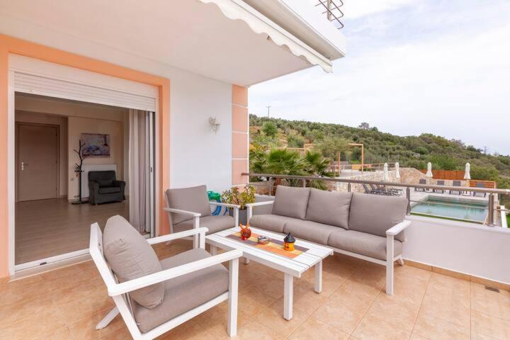 Villa Oasis Galatás 외부 사진